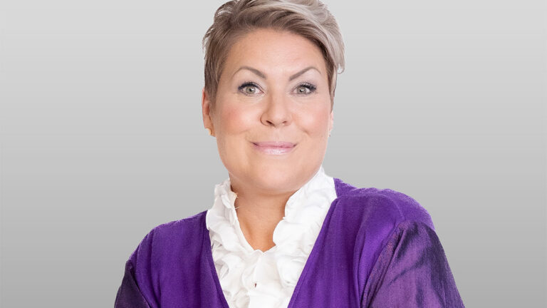 Katariina Helander, Pukkilan kunnan johtaja.